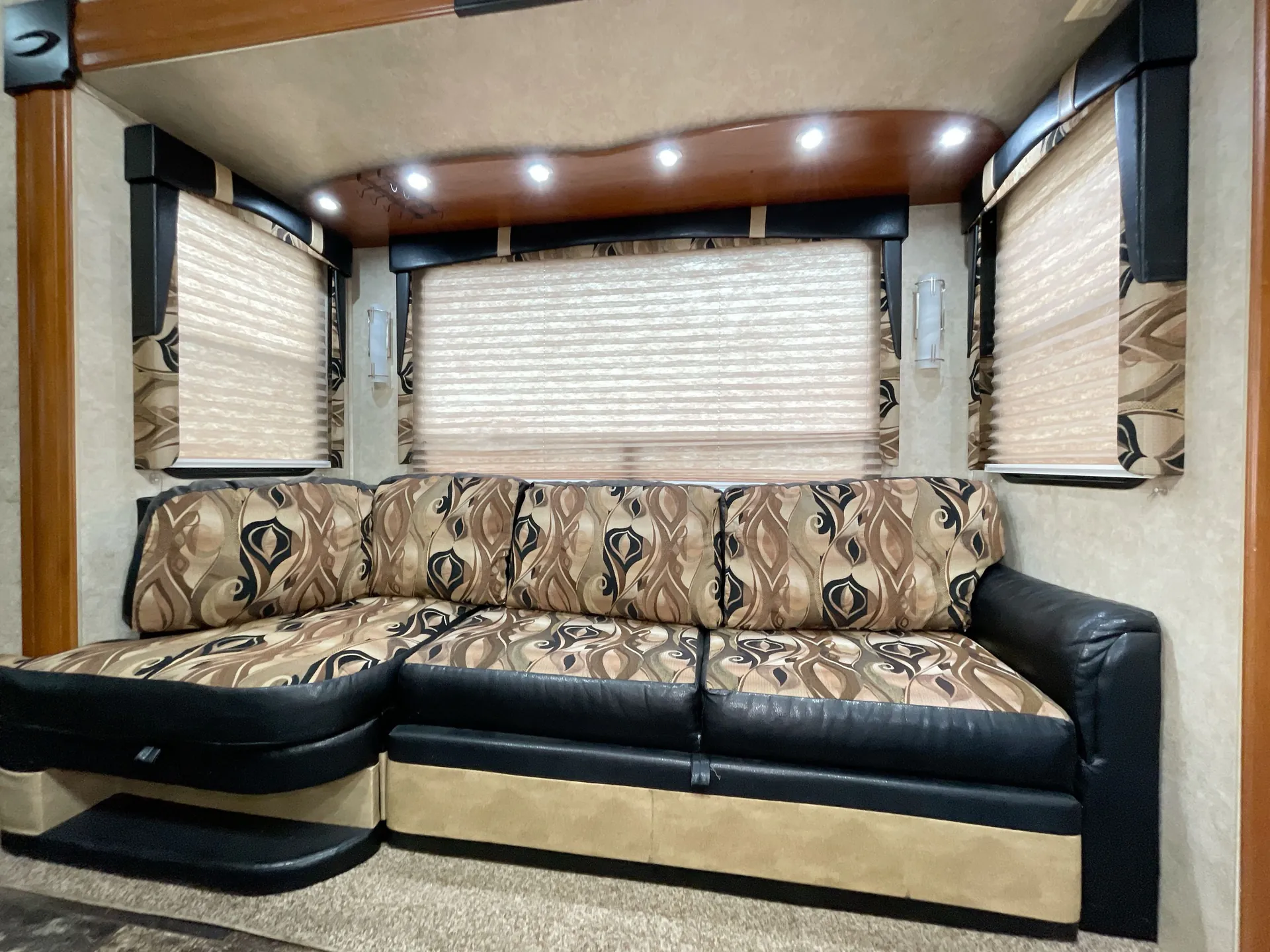2012 Keystone Fuzion 300 — living area main