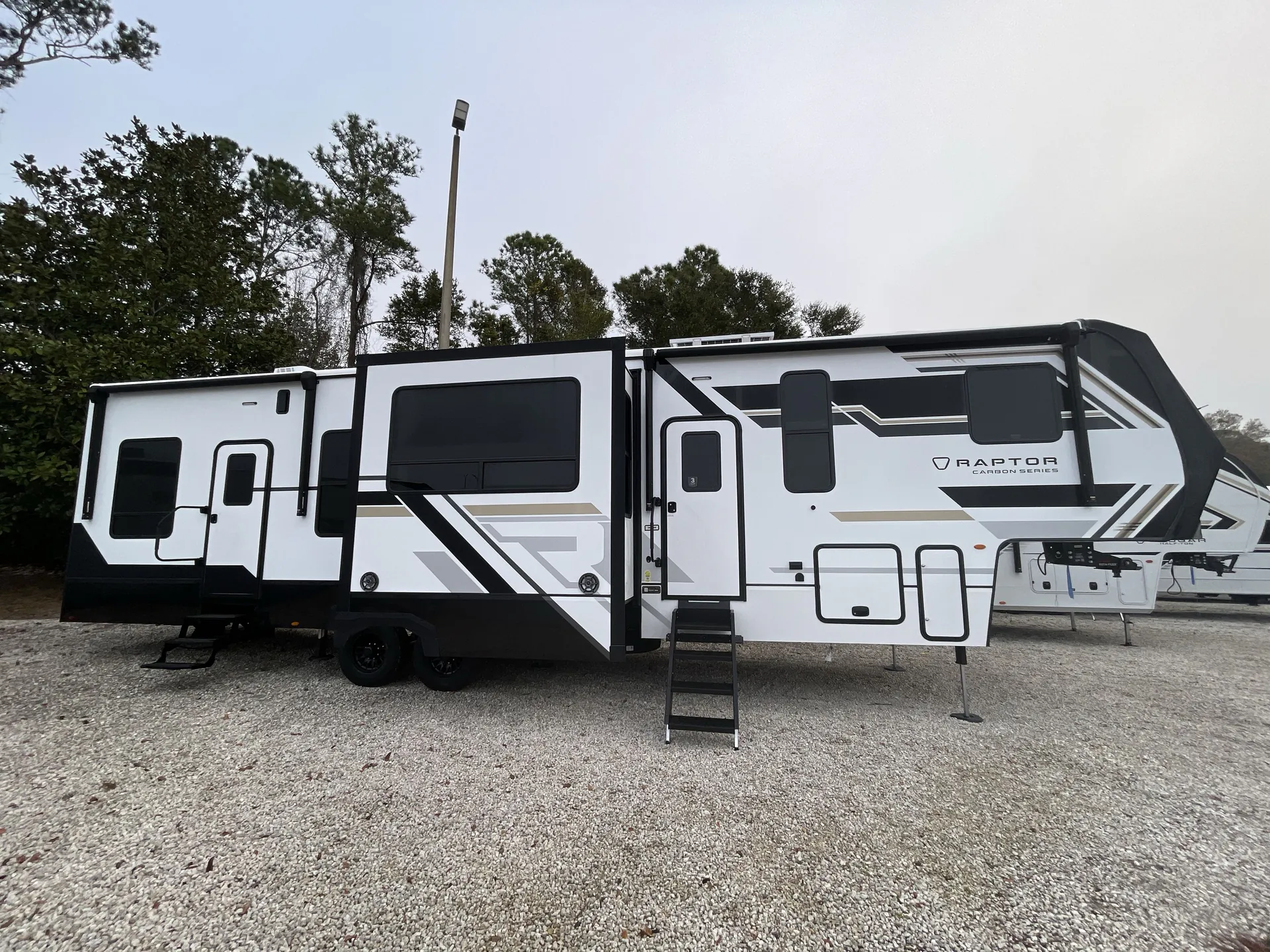 2026 Keystone Carbon 368 - Main photo