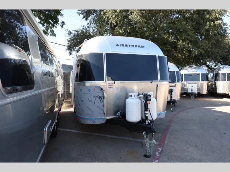 2026 Airstream Globetrotter 30RB - Photo 3