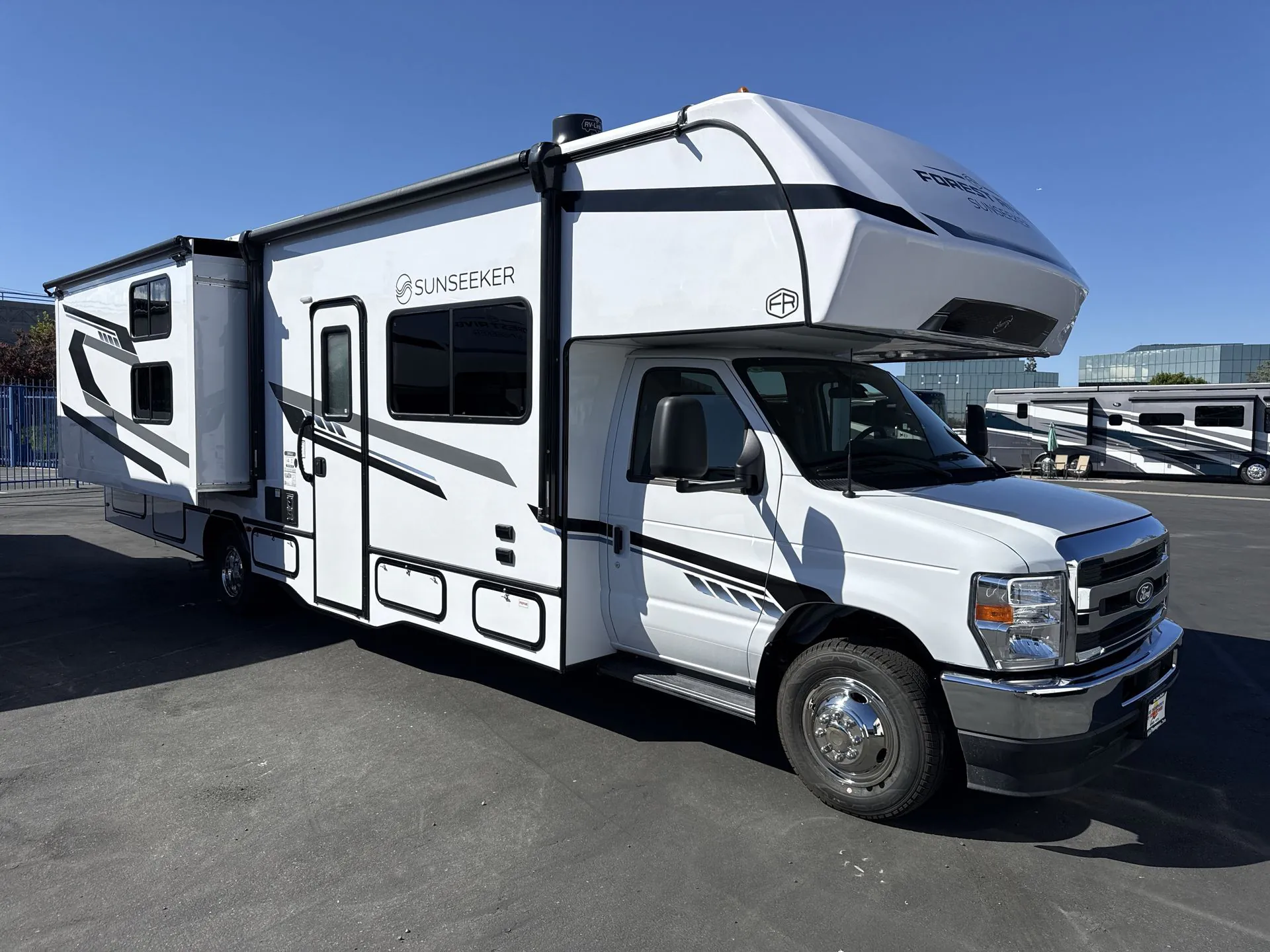 2027 Forest River Sunseeker LE 3250DSLE