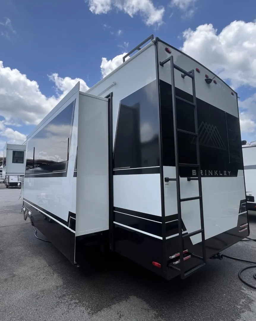 2026 Brinkley Model Z 3300, Photos photo 4