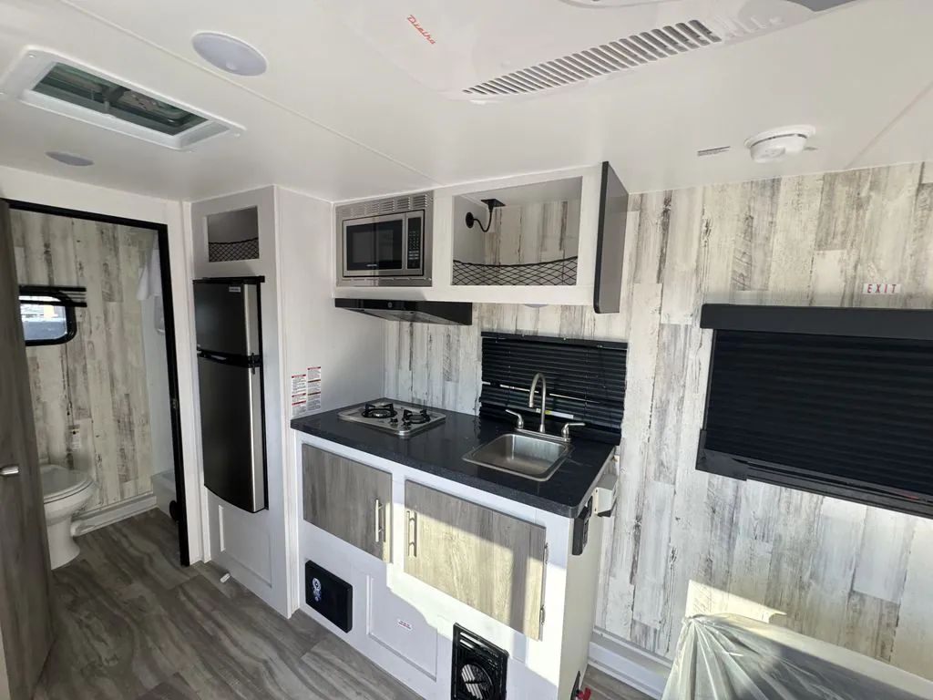 2025 Travel Lite Rove XL 17FQ - Photo 3