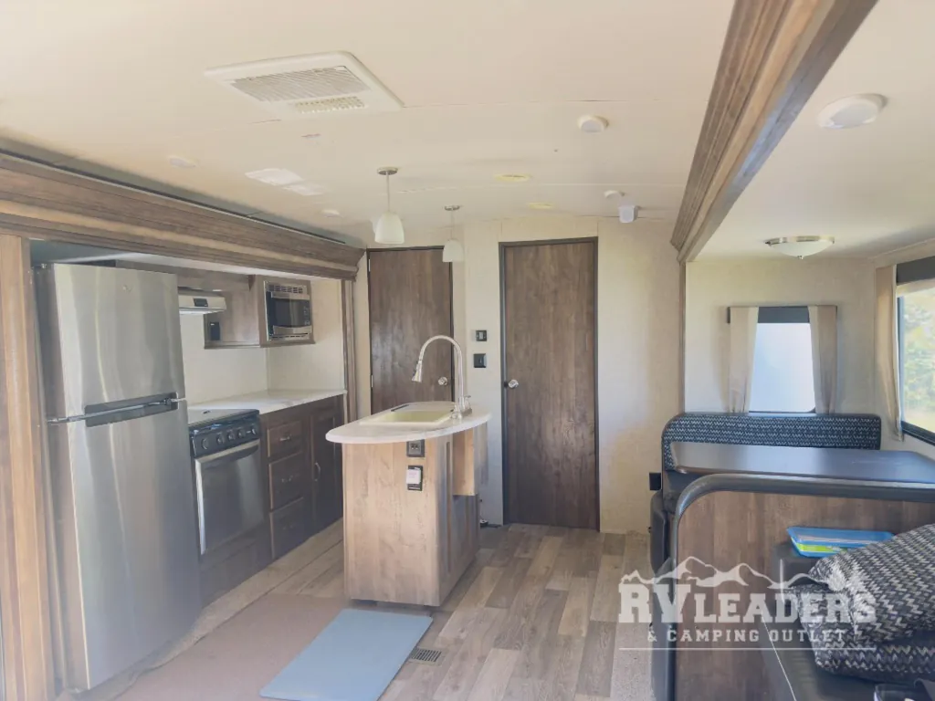2017 Forest River Vibe 313BHS, Photos photo 21
