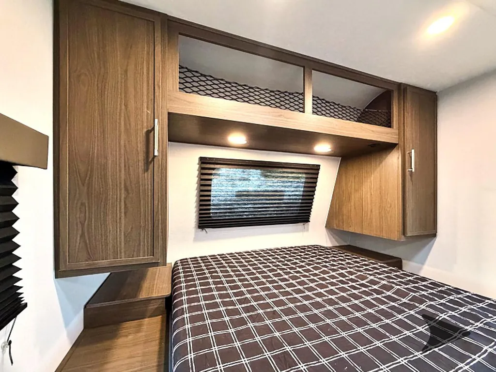 2027 Coachmen Freedom Express Select 29SE, Photos photo 8