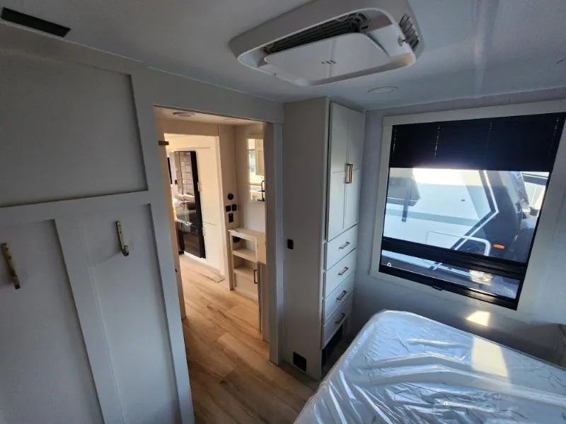2026 Brinkley Model I 294, Photos photo 28