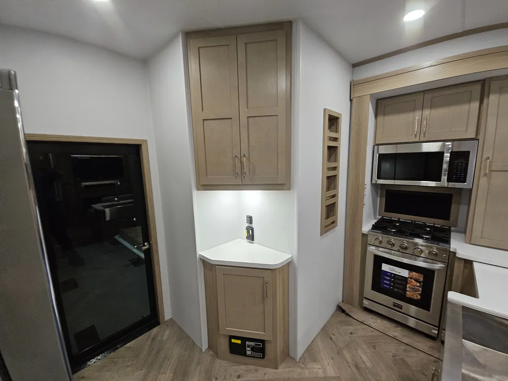 2026 Keystone Raptor 433, Photos photo 12