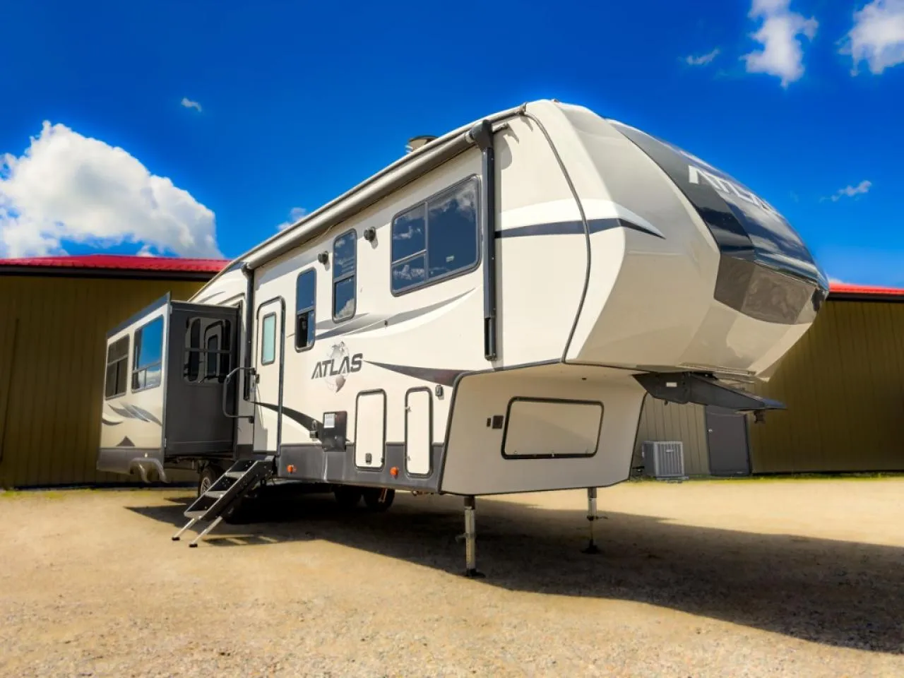 2019 Dutchmen RV Atlas 3252MBF - Photo 3