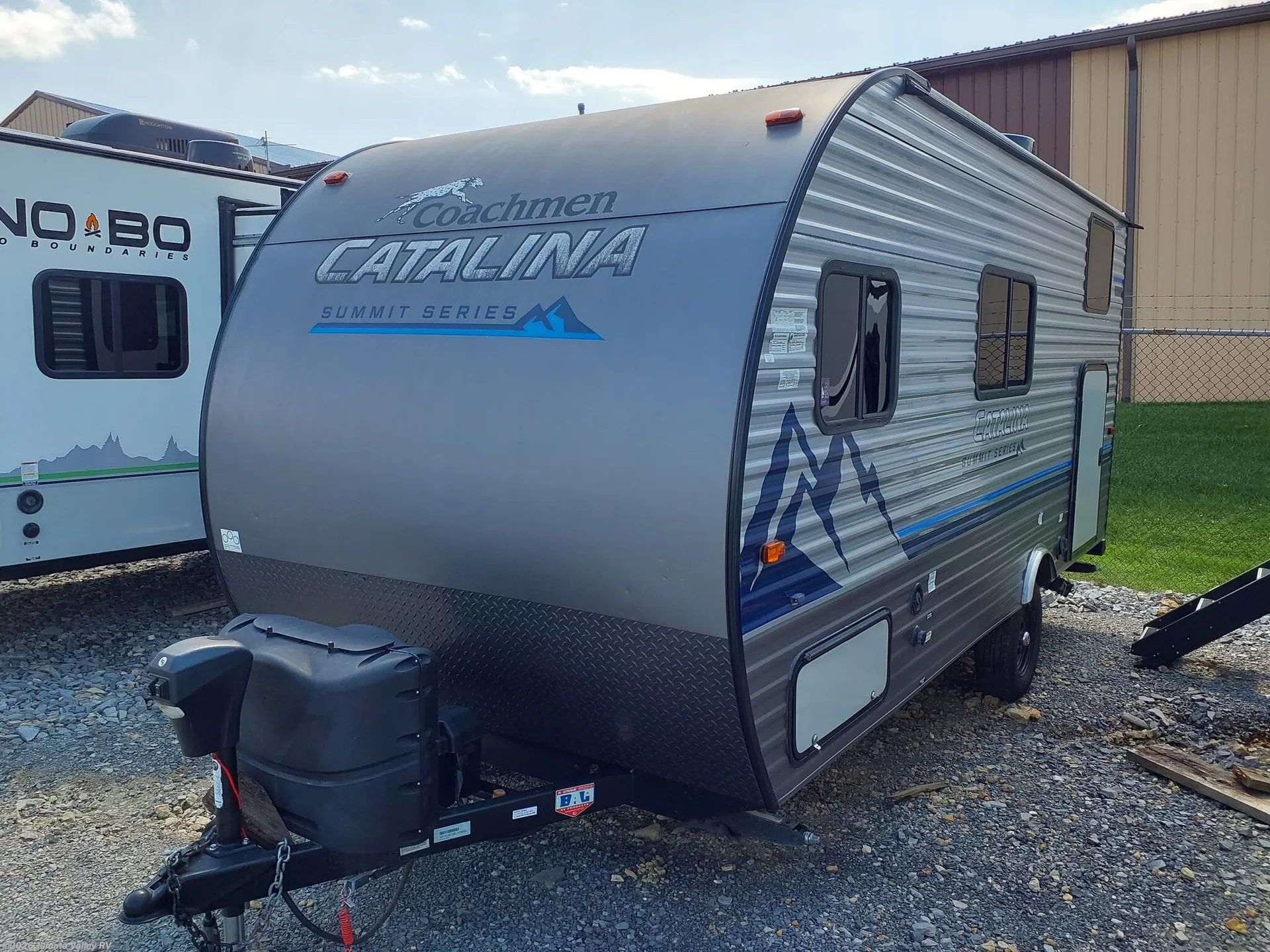 2020 Coachmen Catalina Summit 172BH - Photo 3