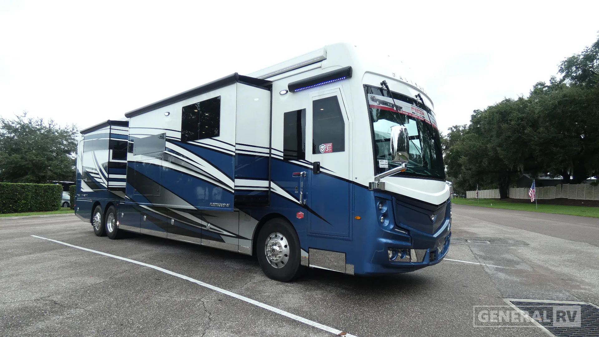 2027 Fleetwood Palisade 45CS - Photo 2