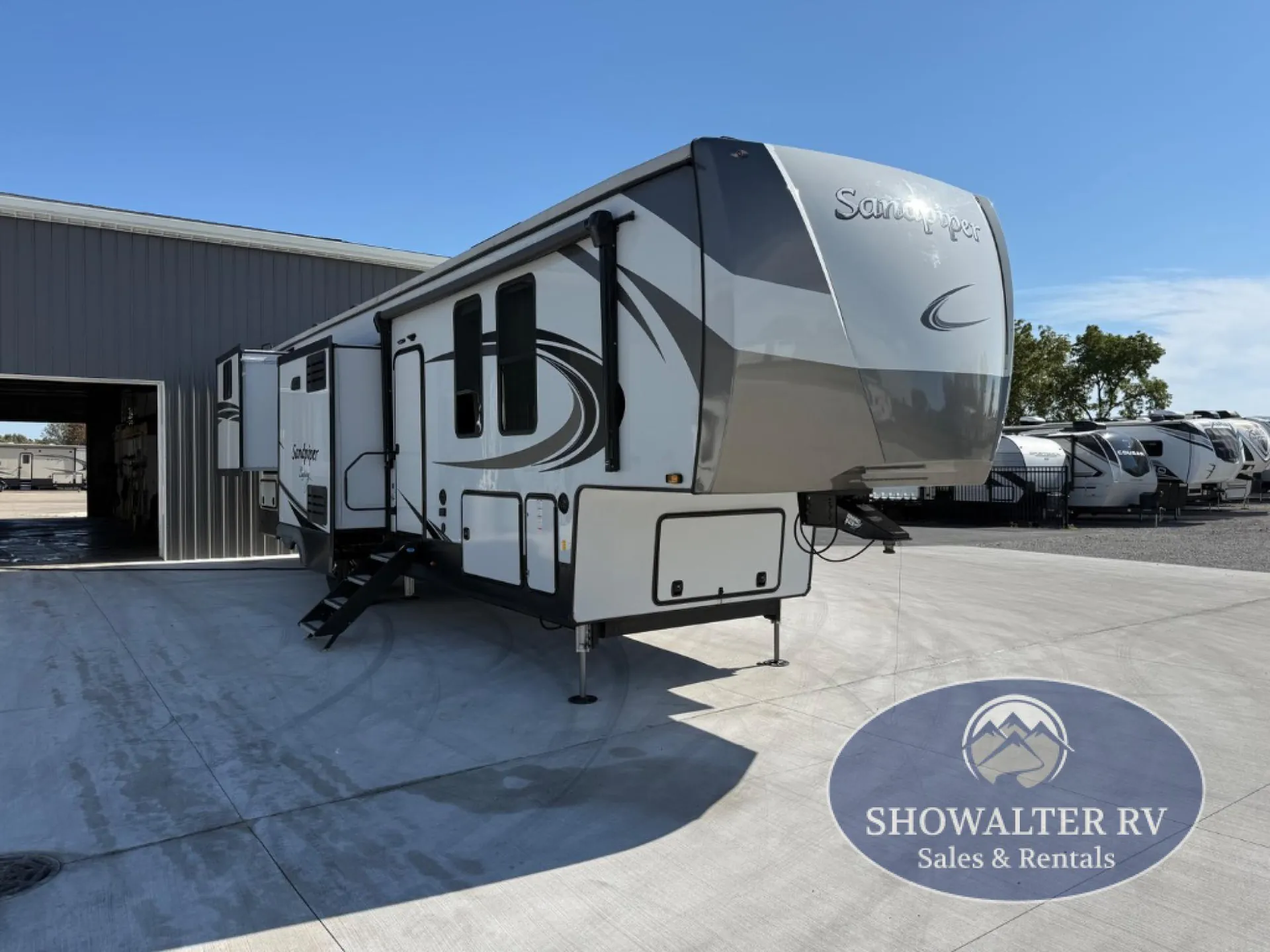 2022 Forest River Sandpiper Luxury 388BHRD - Photo 2