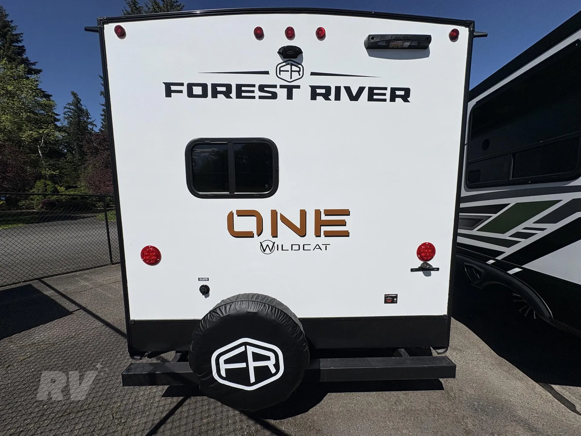 2026 Forest River Wildcat ONE 221CHEF — Photo 5