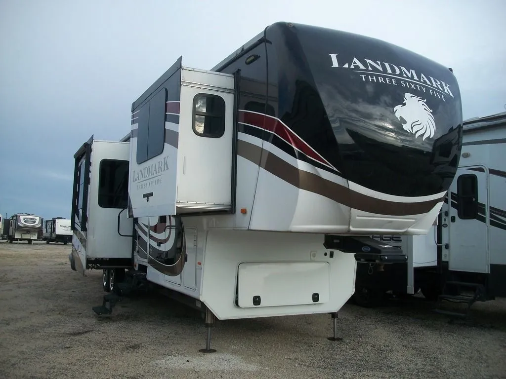 2016 Heartland Landmark LM - Photo 3