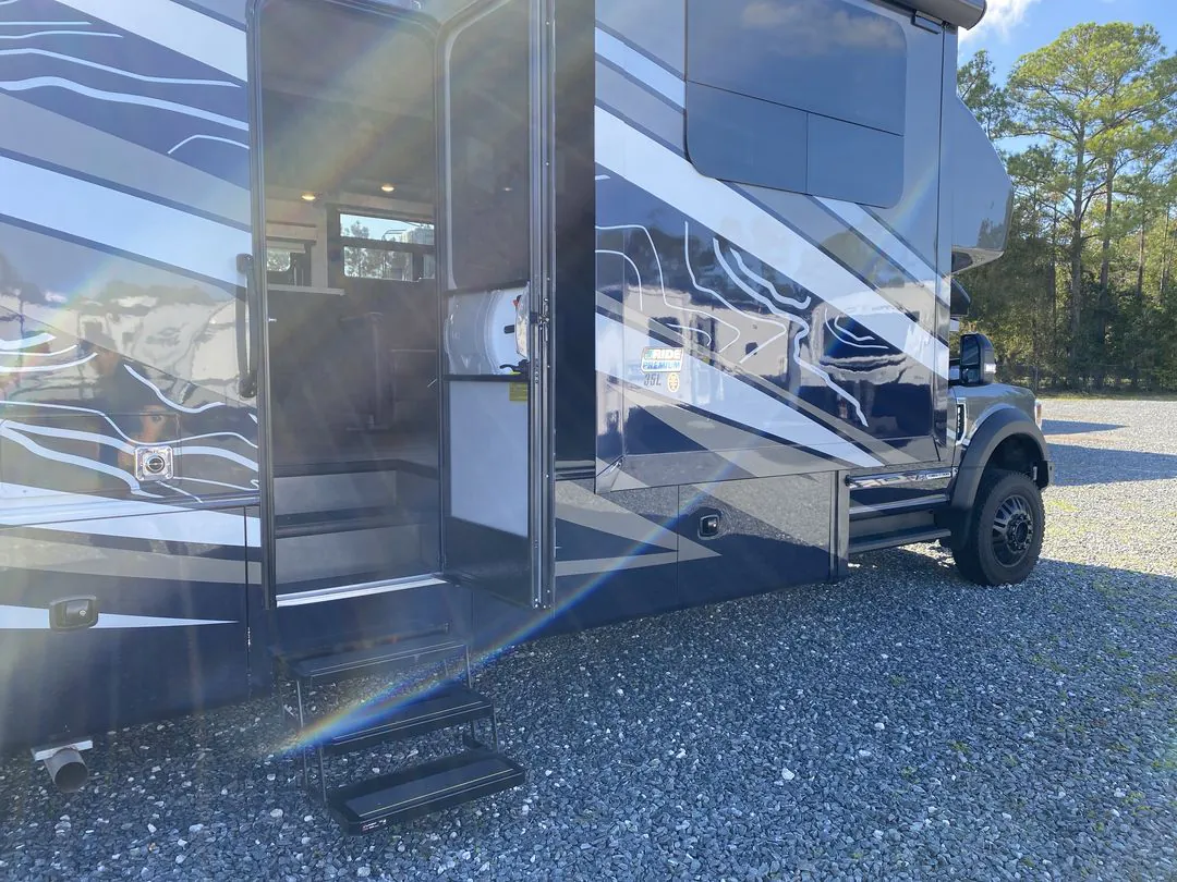 2026 Jayco Seneca XT 35L - Photo 2
