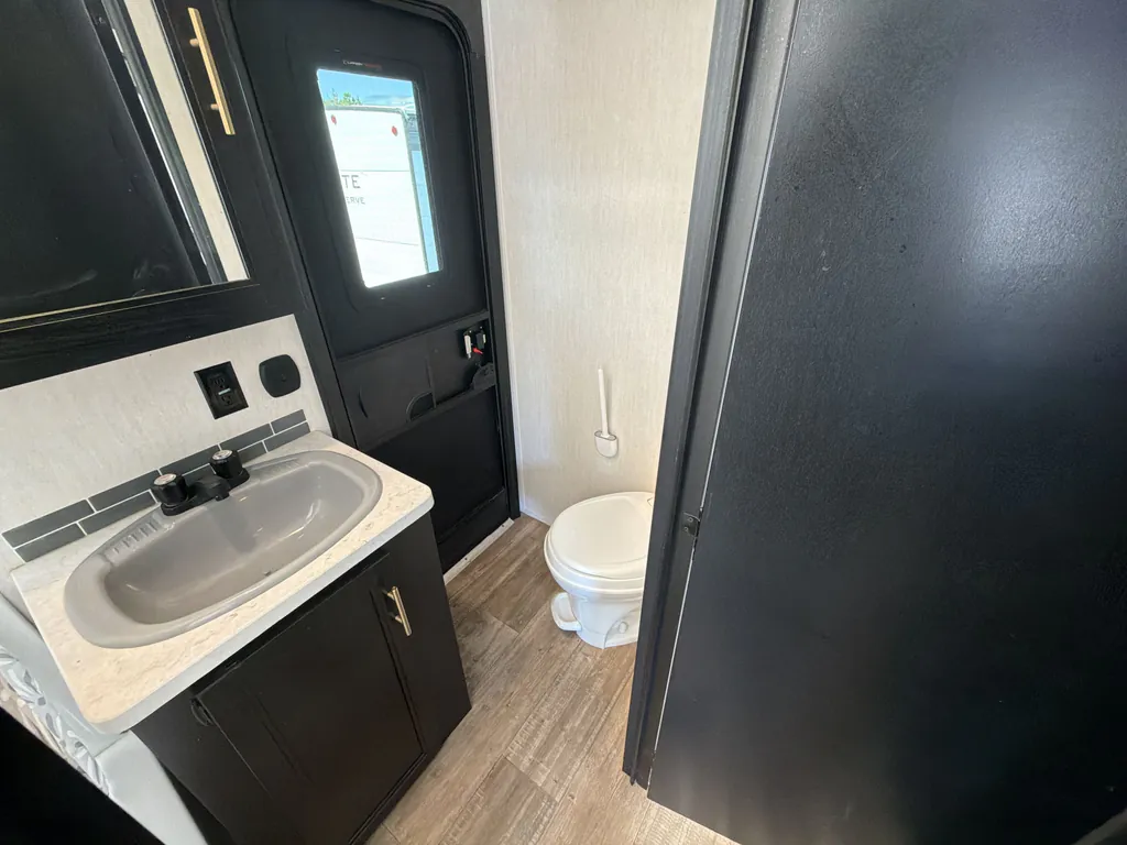 2022 Forest River Cherokee 294BH, Photos photo 17