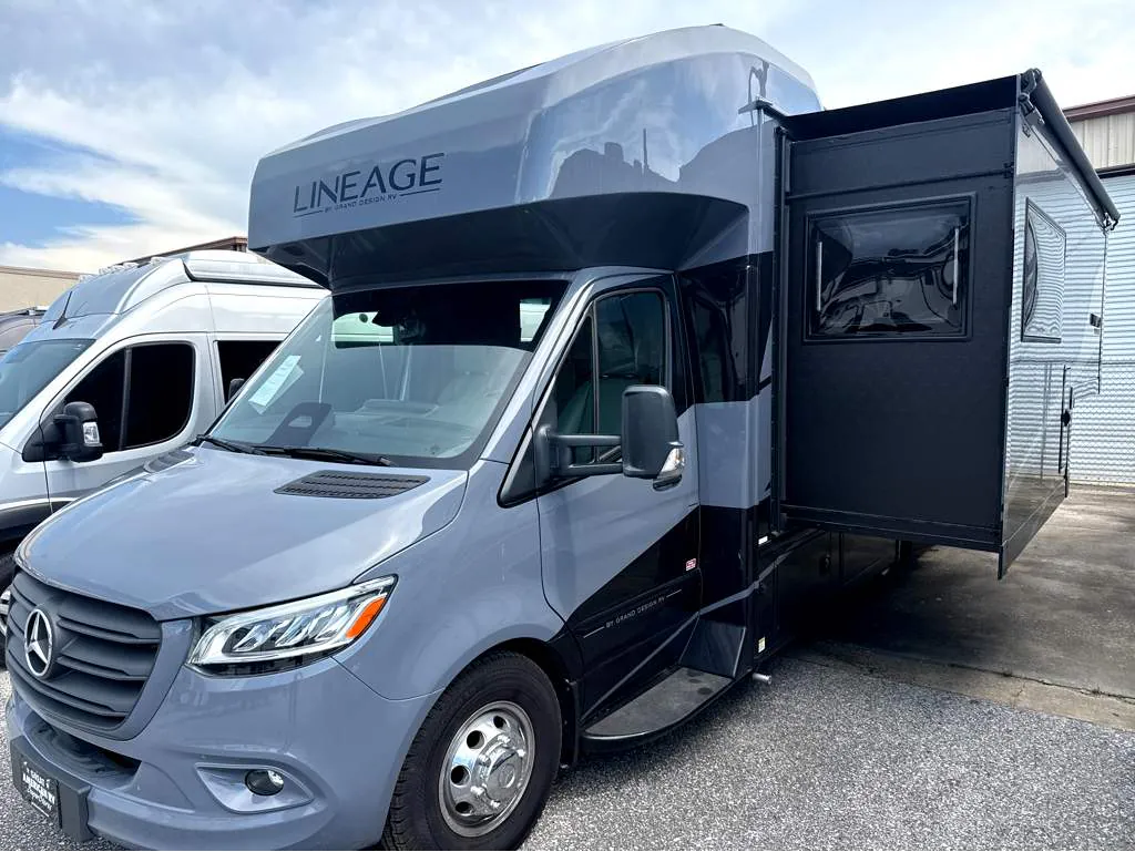 2025 Grand Design Lineage Series M 25FW - Photo 3