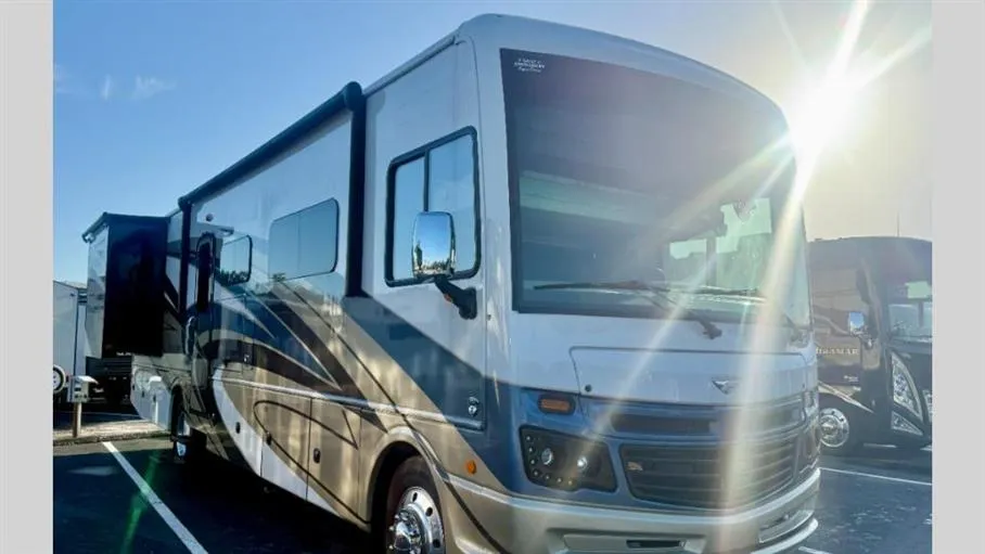 2022 Fleetwood Bounder 35GL - Photo 2