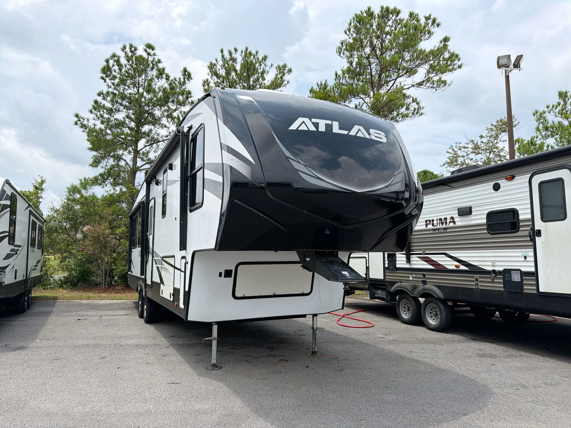 2021 Dutchmen Atlas 3172RLKB - Photo 2