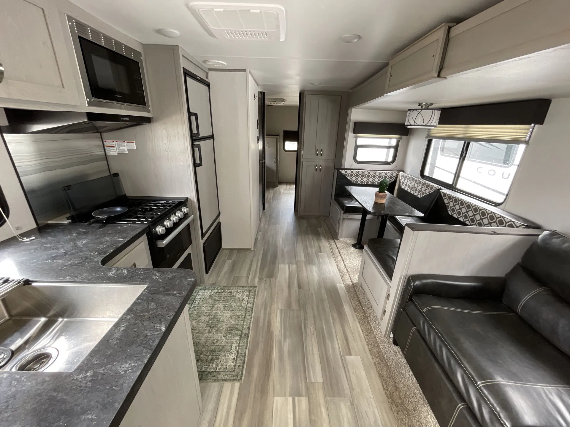 2021 Prime Time Tracer 31BHD — living area main