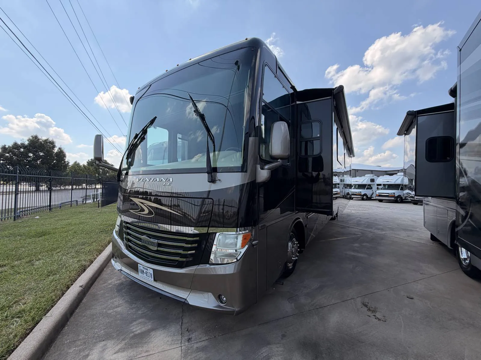 2016 Newmar Ventana 4002 - Photo 2