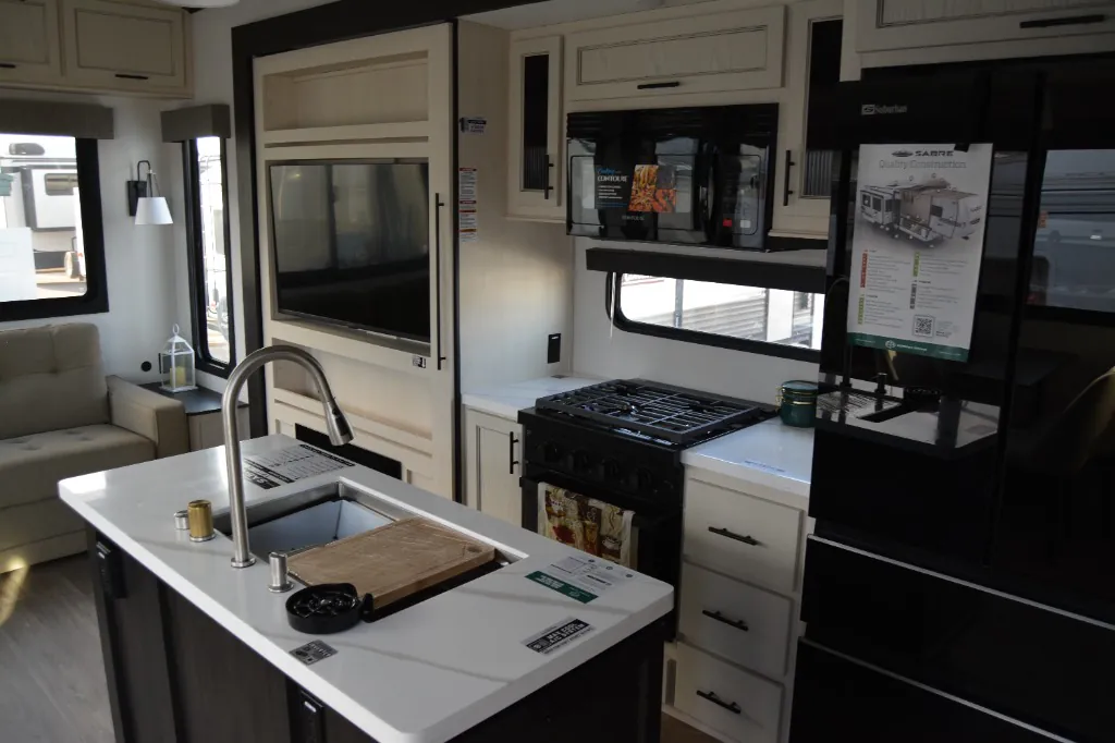 2027 Forest River Sabre 32RL — Photo 8