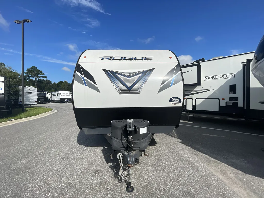 2022 Forest River Vengeance Rogue 26V, Photos photo 3