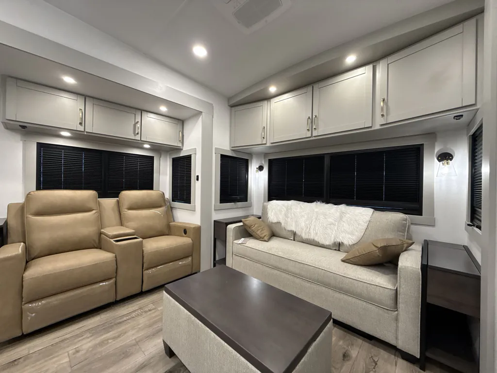 2026 Brinkley Model Z 3600, Photos photo 9