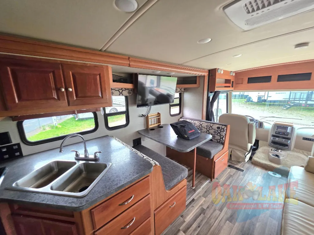 2018 Winnebago Sunstar 27P, Photos photo 11
