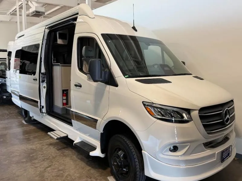 2027 Grech RV Strada-ion AWD TOUR - Photo 2