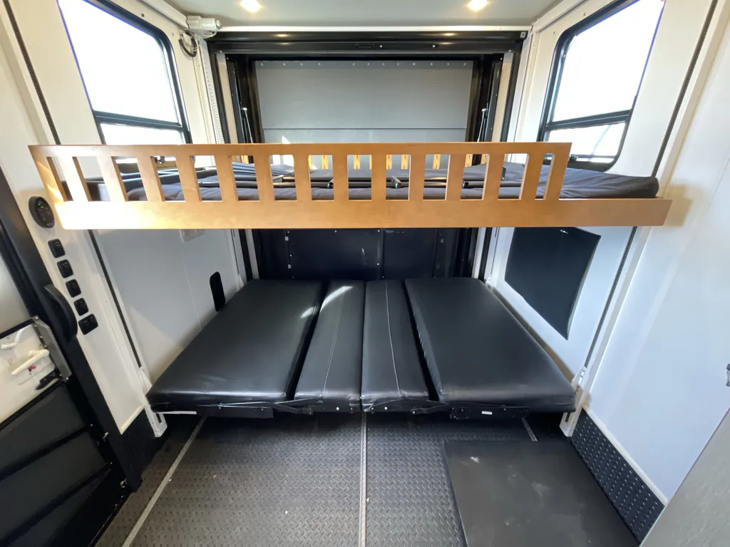 2016 Newmar Canyon Star 3921, Photos photo 20