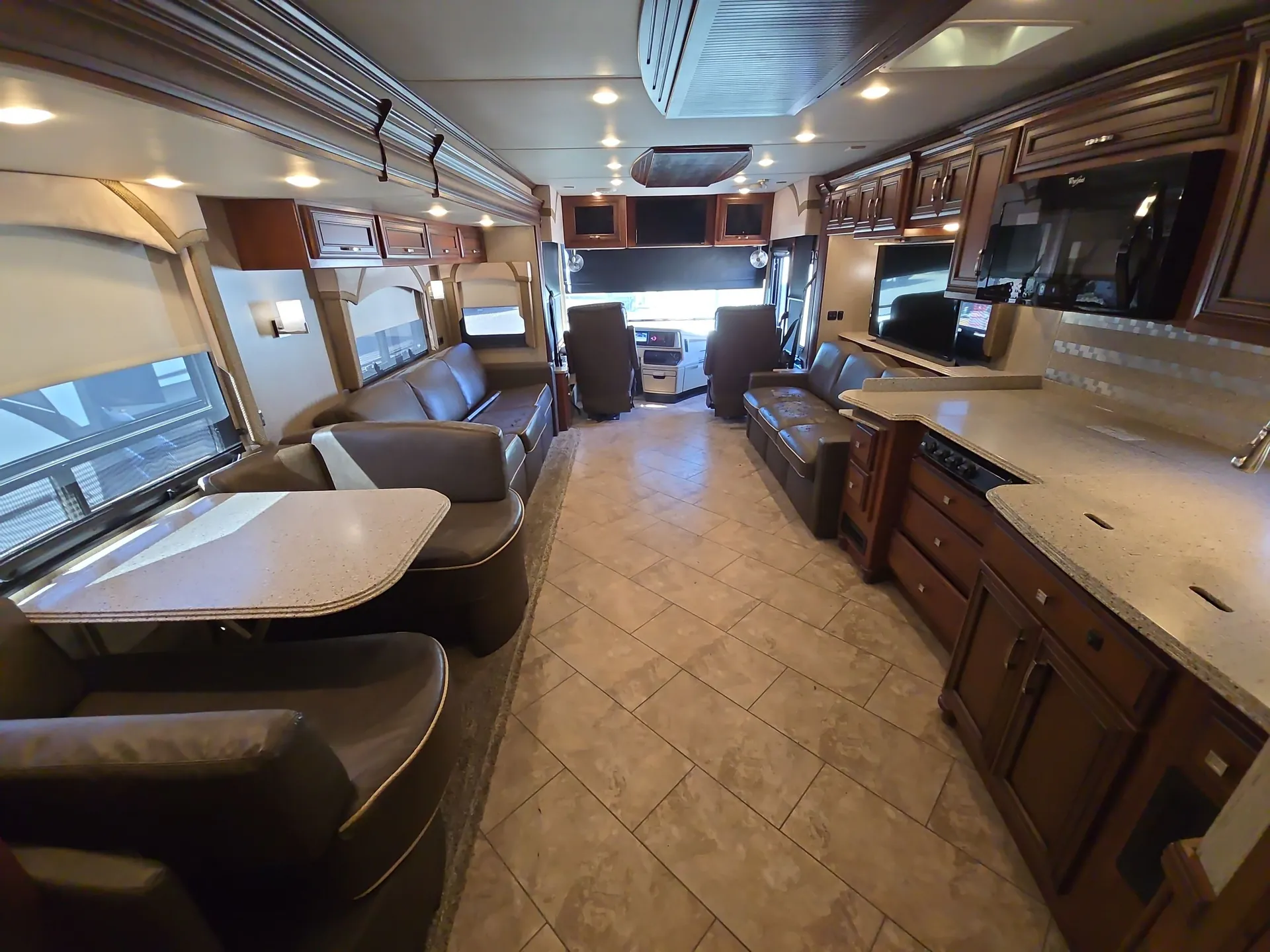 2016 Newmar Ventana 4037 — living area main