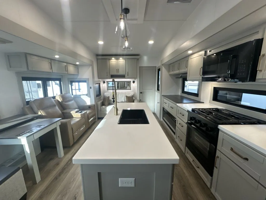 2026 Brinkley Model Z 3515, Photos photo 5