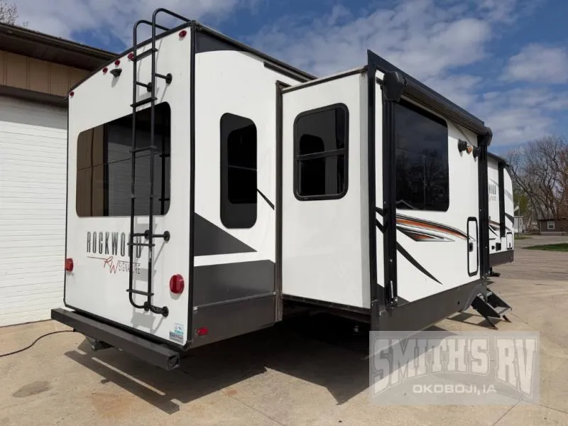 2021 Forest River Rockwood Signature Ultra Lite 8329SB - Photo 4