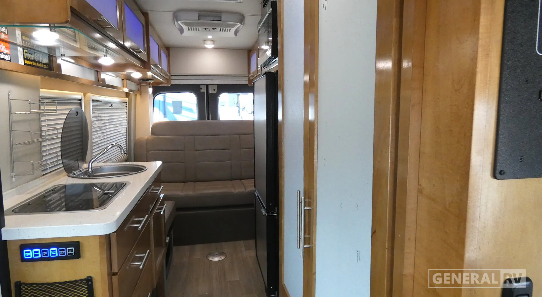 2020 Coachmen Beyond 22C - Photo 3