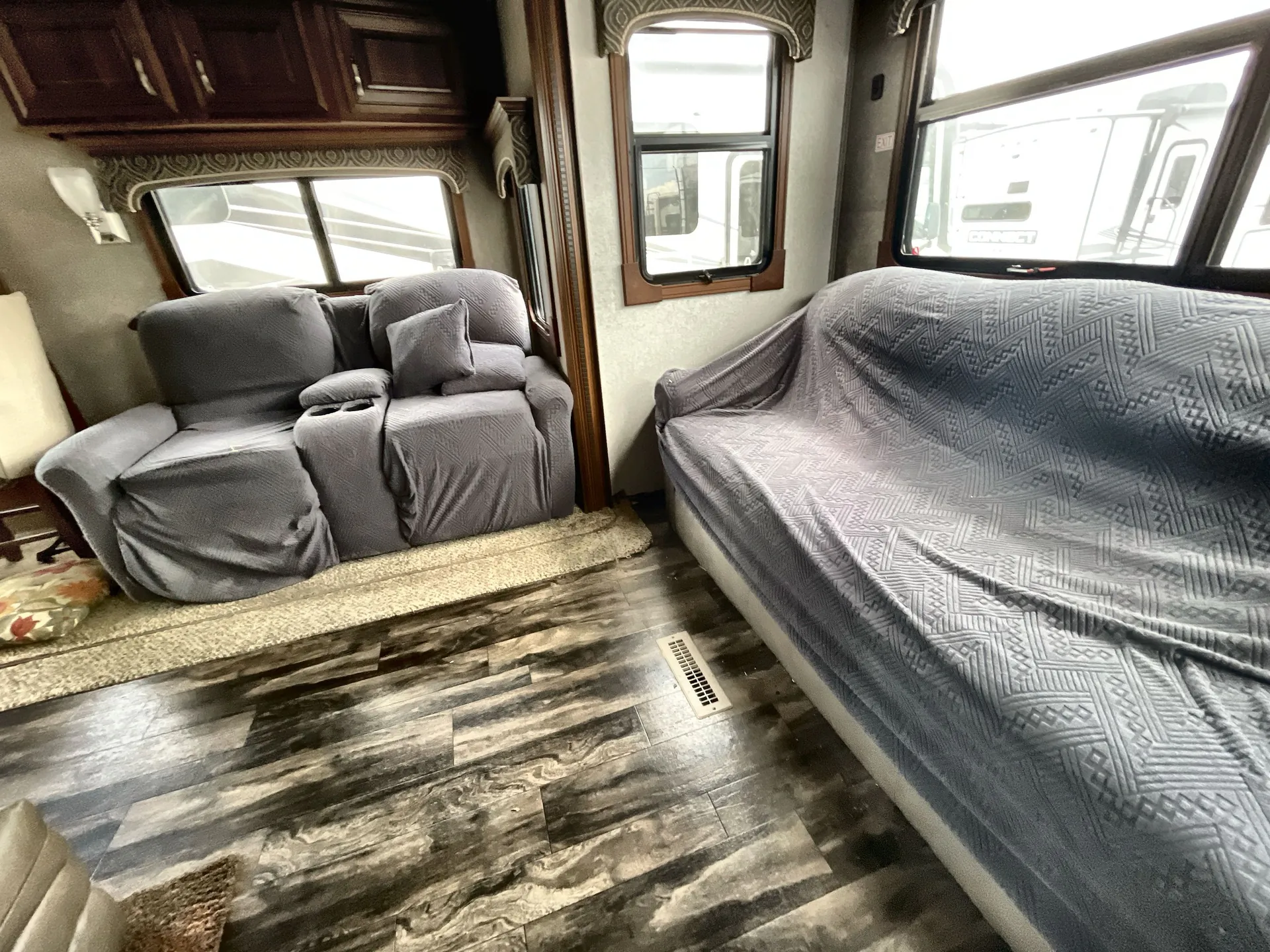 2017 Jayco Pinnacle 36KPTS — living area main