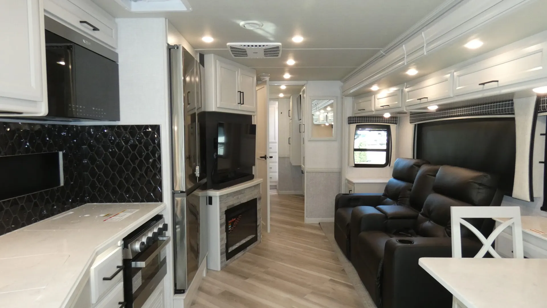 2026 Holiday Rambler Vacationer 35K - Photo 3
