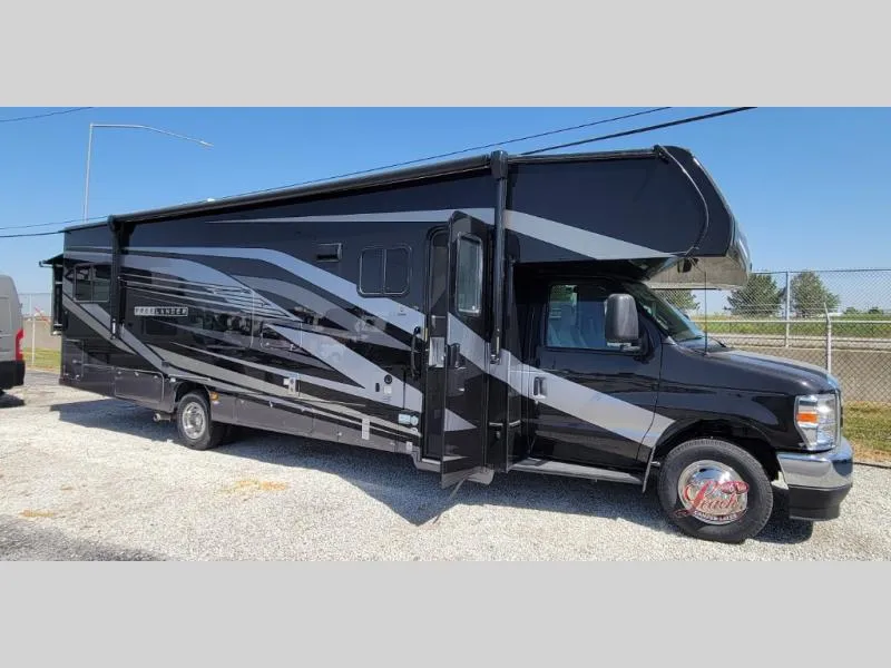 2026 Coachmen Freelander 30RS - Photo 4
