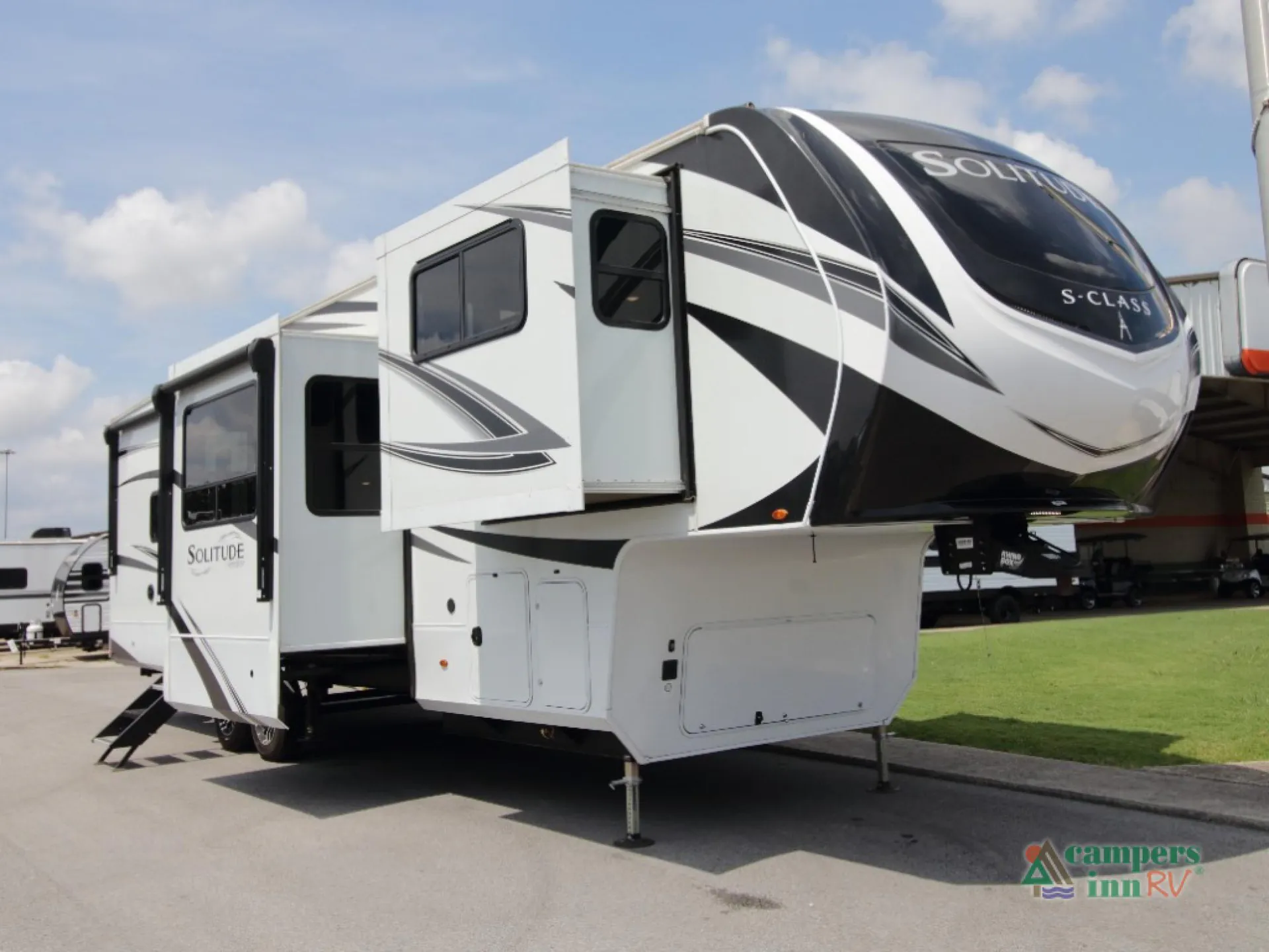 2023 Grand Design Solitude 3460FL - Photo 2