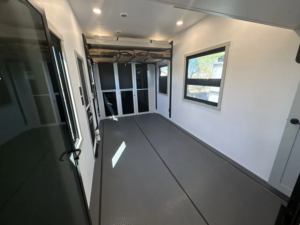 2026 Brinkley Model G 4000, Photos photo 24