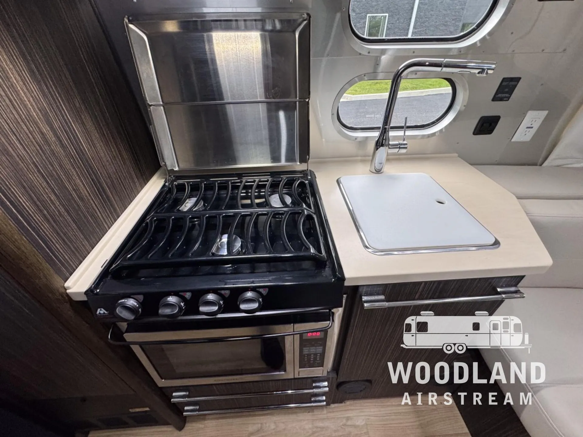 2017 Airstream International 19 - Photo 4
