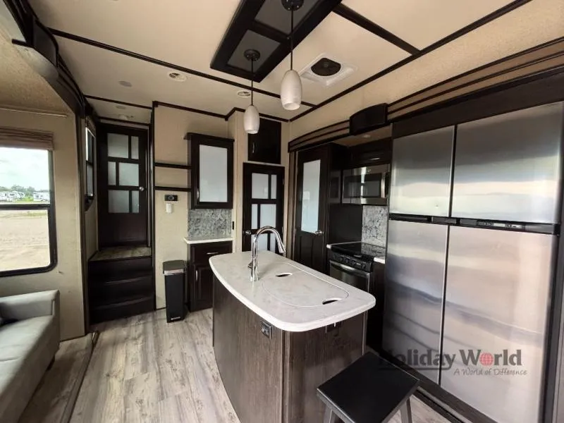 2016 Grand Design Momentum 376TH - Photo 4
