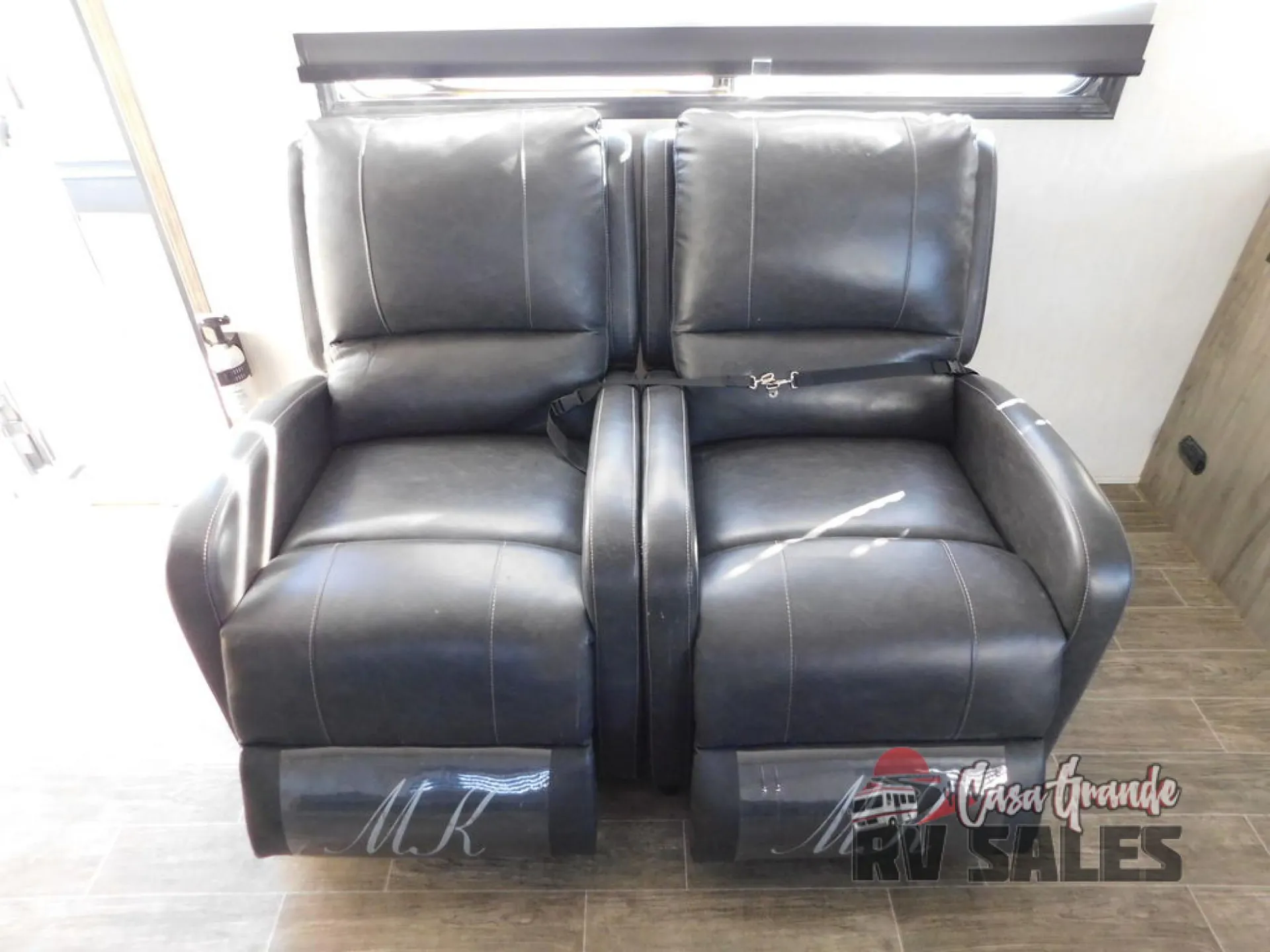 2021 Forest River Cherokee Alpha Wolf 27RK-L — Photo 6