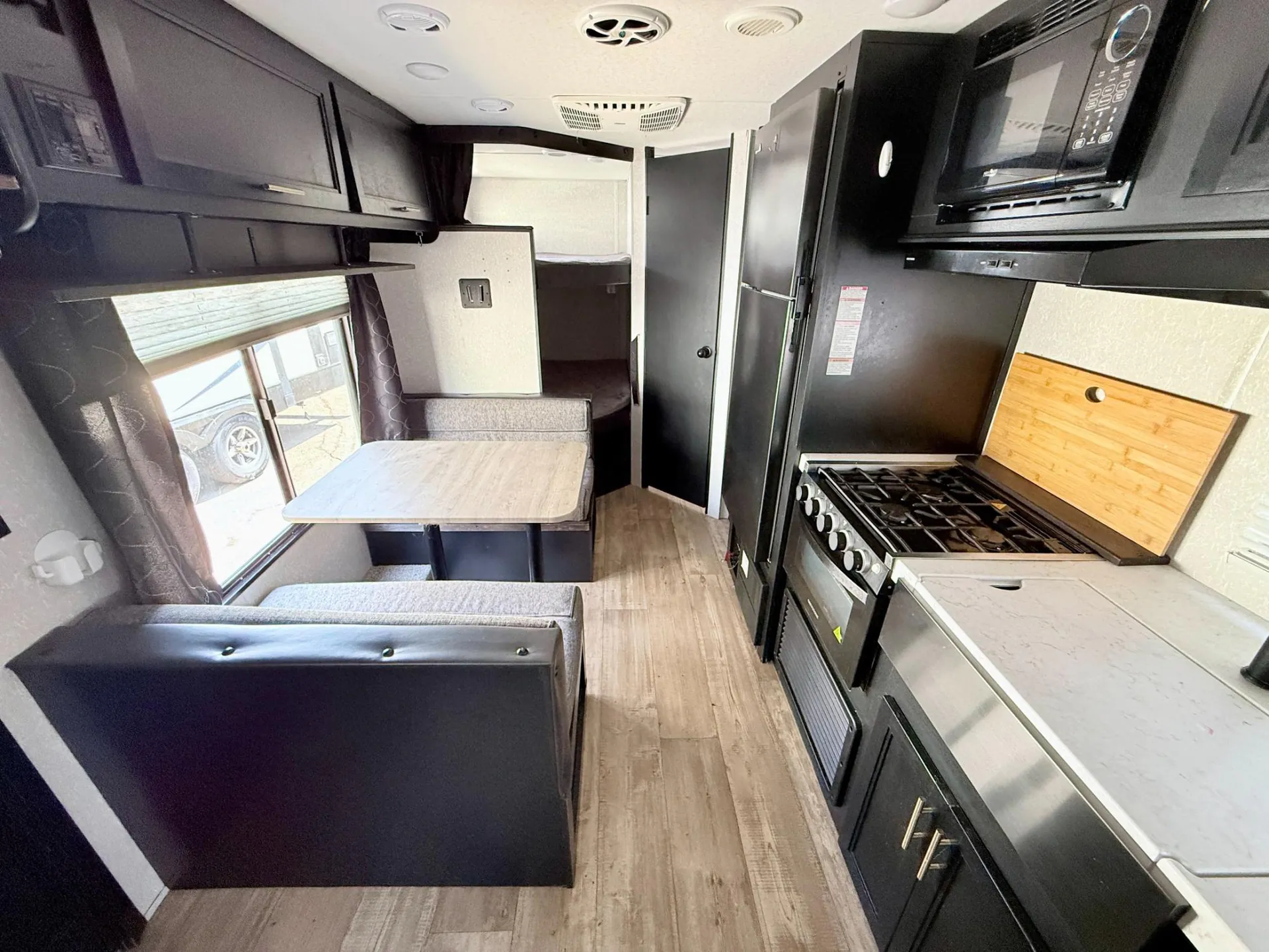 2022 Forest River Cherokee Grey Wolf 27DBH — Photo 7
