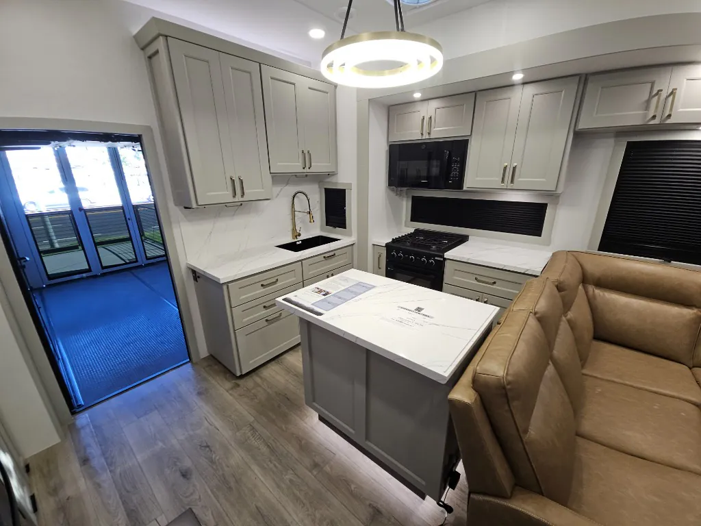2026 Brinkley Model G 3950, Kitchen photo 2