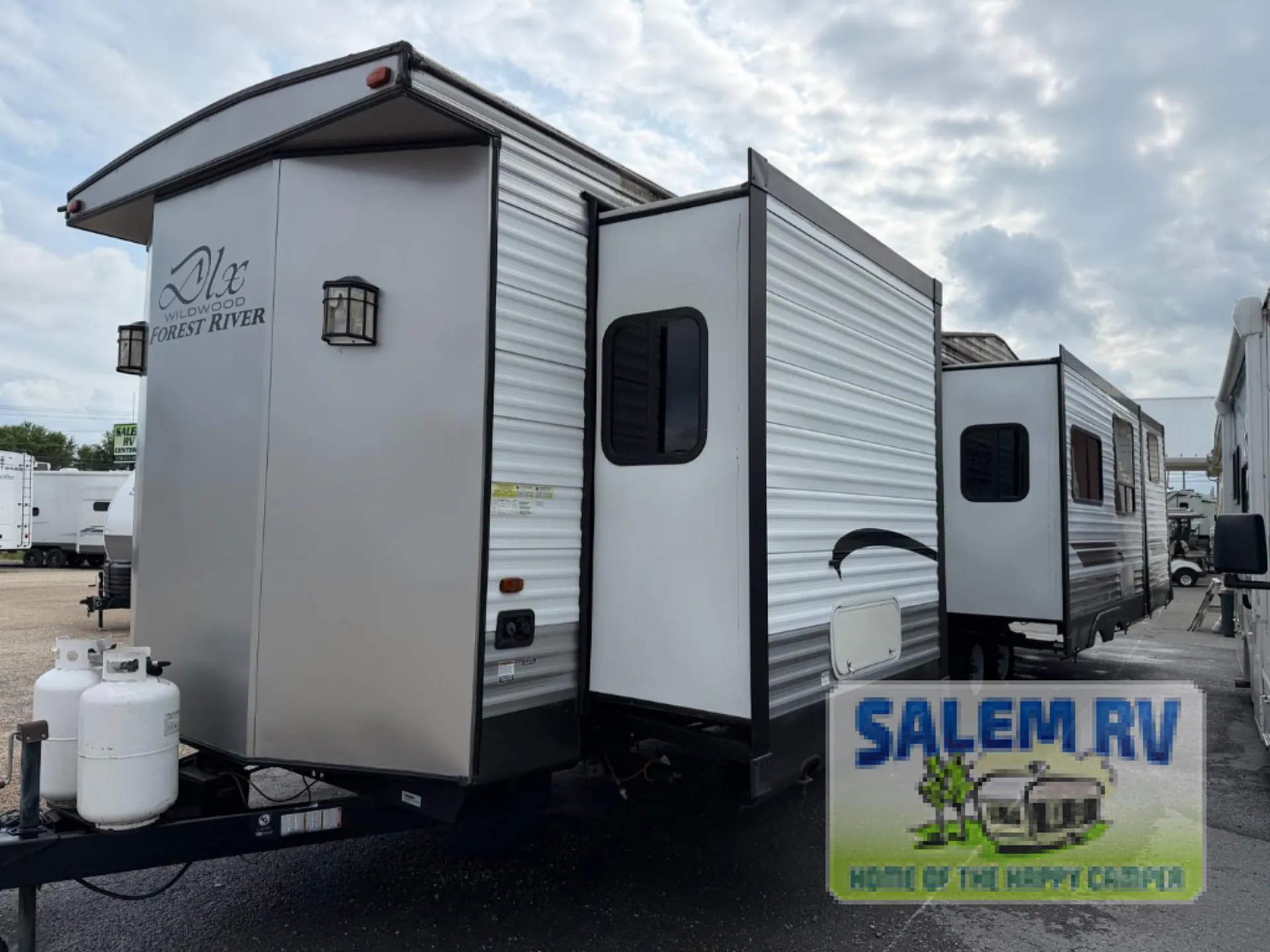 2018 Forest River Wildwood DLX 402QBQ - Photo 3