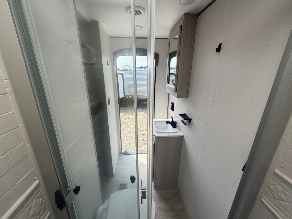 2027 Coachmen Catalina Legacy Edition 333DBDSCK, Photos photo 31