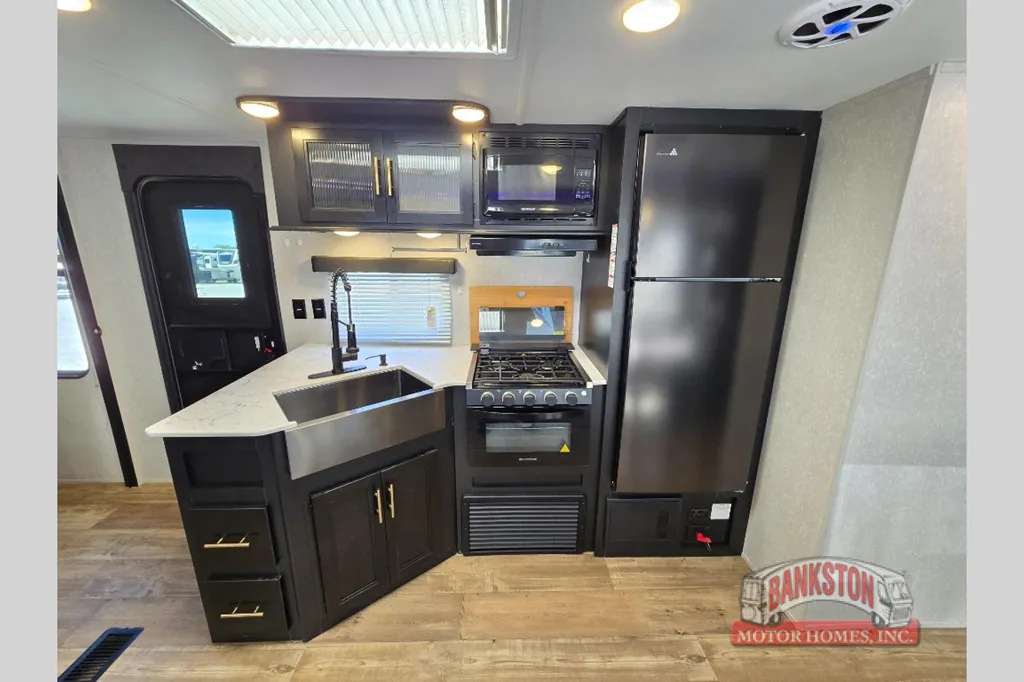 2022 Forest River Cherokee 324TS, Photos photo 9