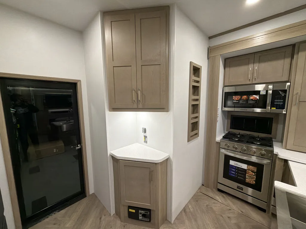 2026 Keystone Raptor 433, Photos photo 13