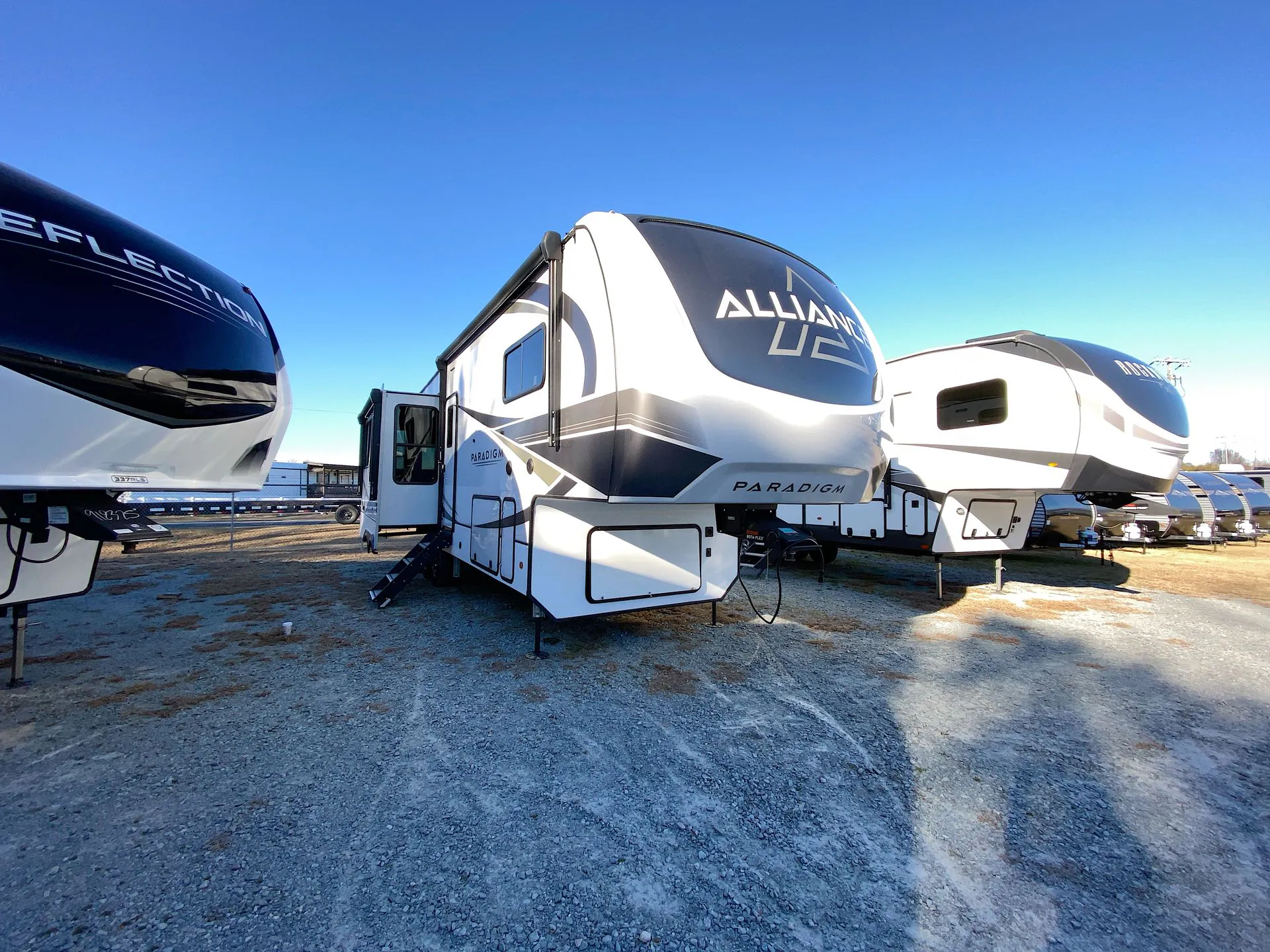 2023 Alliance RV Paradigm 310RL - Photo 2