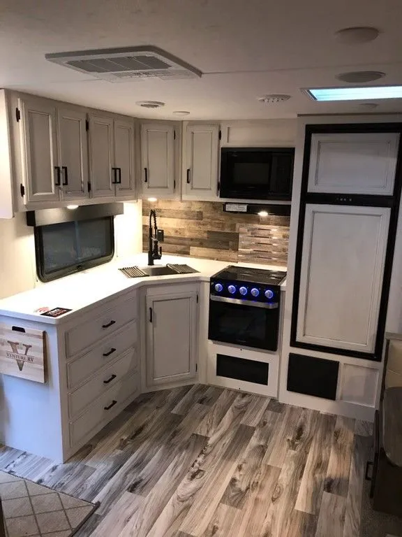 2025 Venture RV SportTrek Touring Edition SPORTTREK TOURING 27' W/KING BEDROOM SUITE! - Photo 3