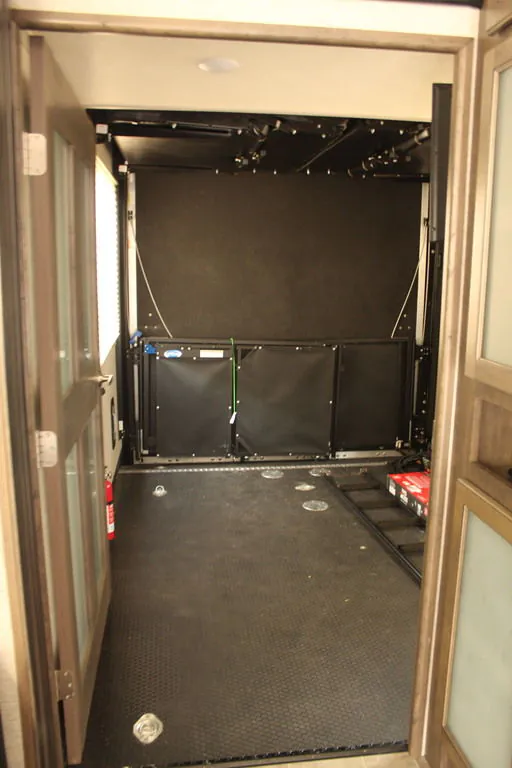 2019 Dutchmen Voltage Triton 3551, Photos photo 12